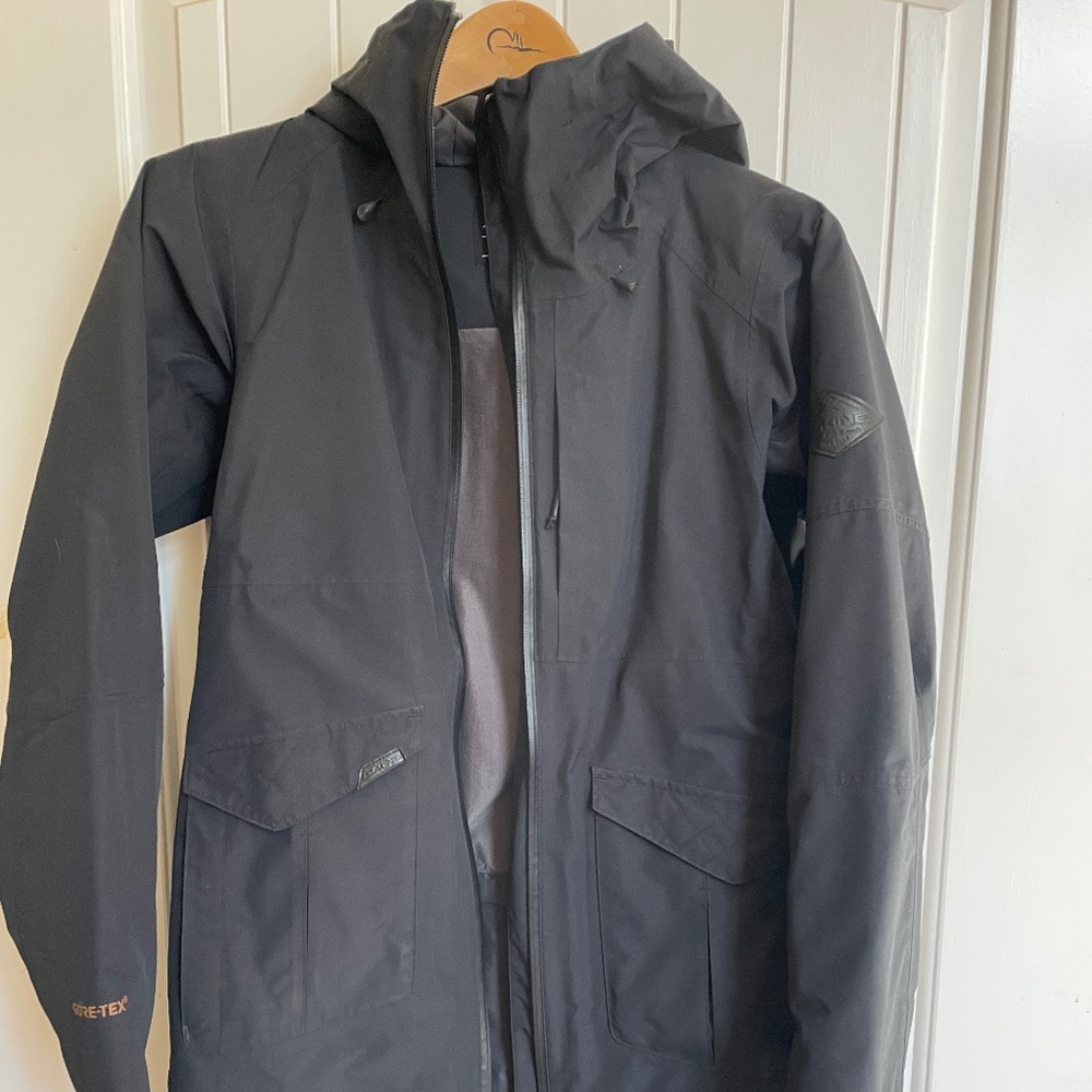 Women’s Dakine Silcox Goretex long hooded insulated jacket